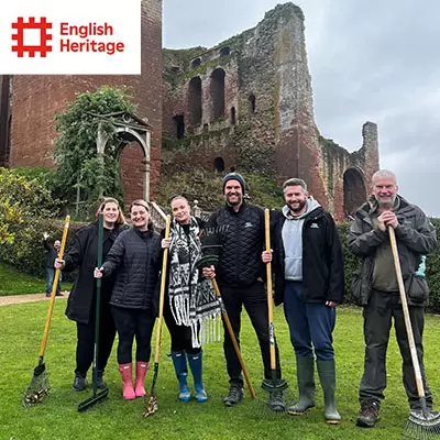 SUBARU UK TEAM LEND ENGLISH HERITAGE A HELPING HAND AT KENILWORTH CASTLE