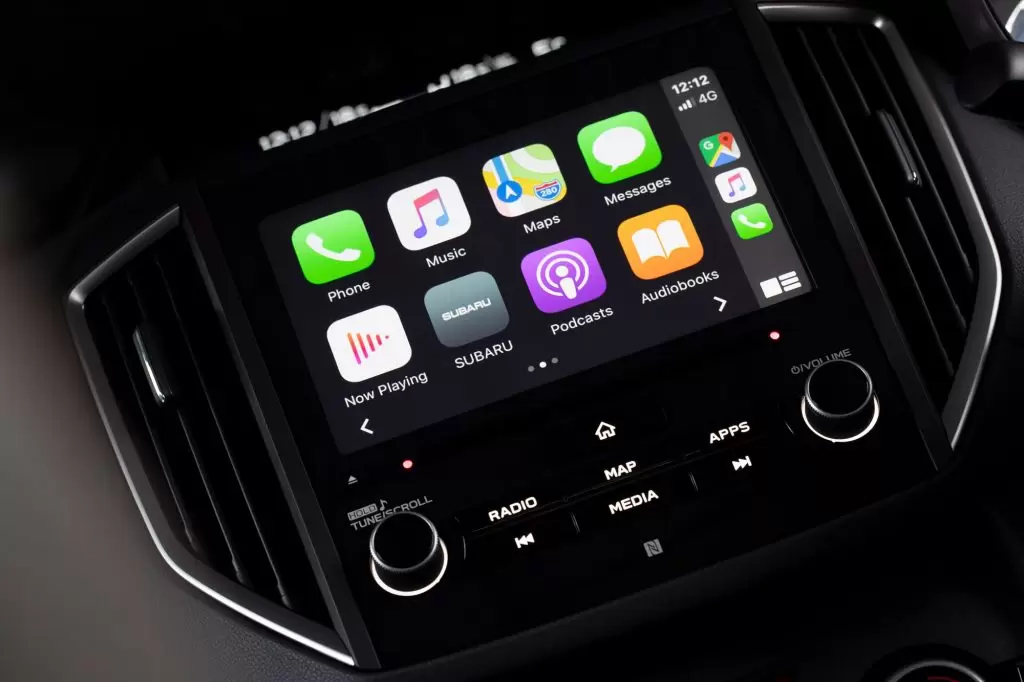 Apple CarPlay™ and Android Auto™